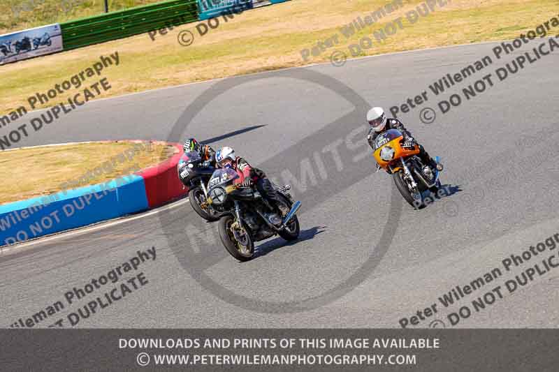 Vintage motorcycle club;eventdigitalimages;mallory park;mallory park trackday photographs;no limits trackdays;peter wileman photography;trackday digital images;trackday photos;vmcc festival 1000 bikes photographs